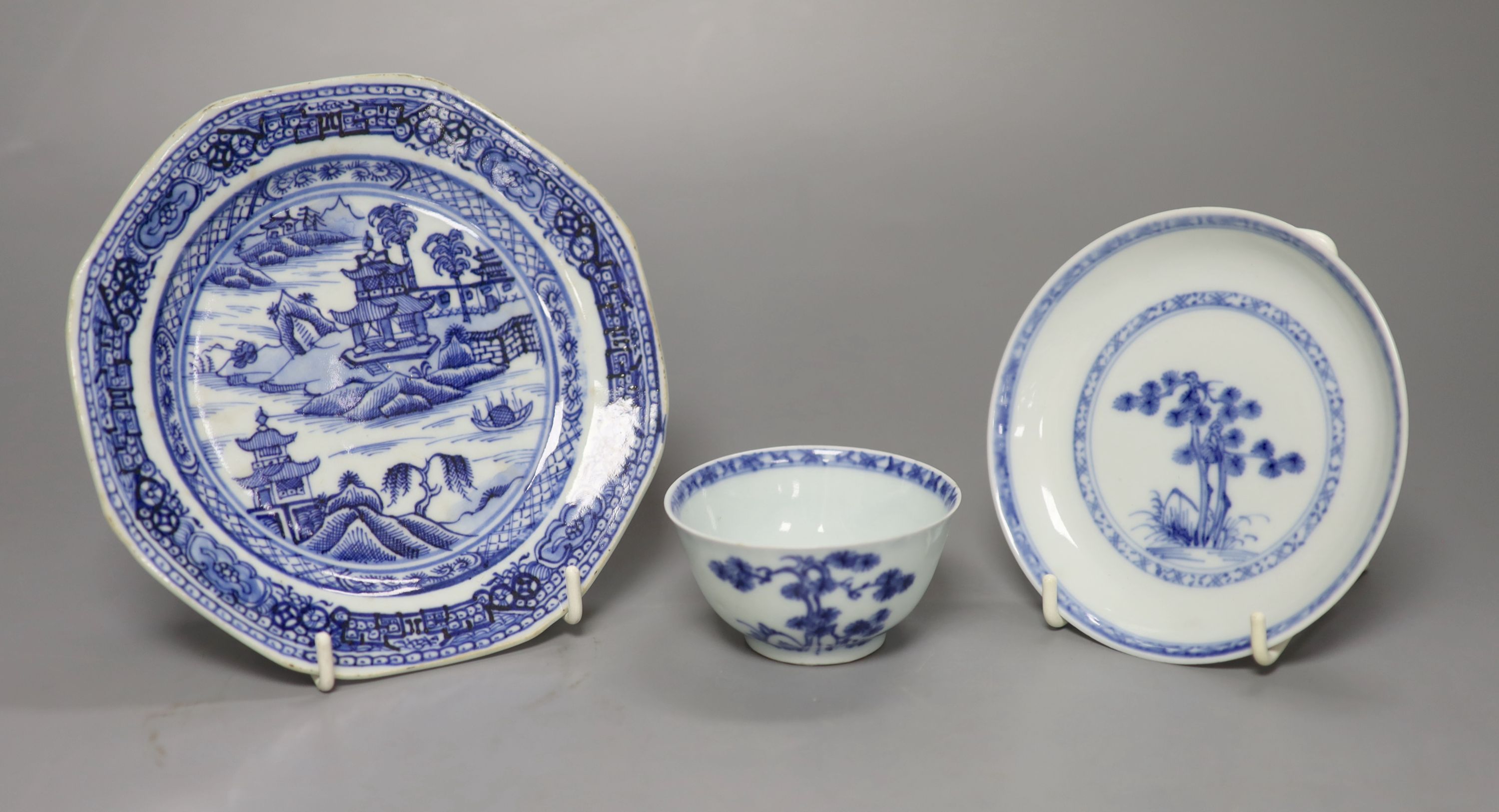 A Chinese 18th century Nanking Cargo blue and white tea bowl and saucer and a small blue and white octagonal plate, W 16cm (plate)